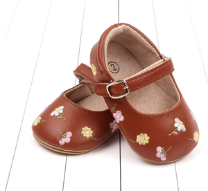 Chaussures plates Mary Jane florales à semelle souple pour bébés filles, idéales pour les premiers pas, les mariages et les cérémonies – Vente en gros à prix réduit - Product Image 1