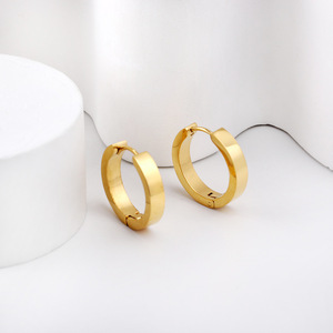 Aros de Acero Inoxidable Chapados en Oro de 18k, Minimalistas, Redondos, Geométricos, Unisex, para Uso Diario - Product Image 1