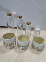 Vente en gros de flacons en verre ronds de 40 ml, 1000 ml, 120 ml pour lotion cosmétique, sérum et pots en verre de 30 g, 50 g avec pompe à visser