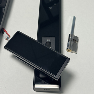Serrures intelligentes pour porte d'entrée <span class=keywords><strong>Serrure</strong></span> intelligente Tuya pour porte étanche <span class=keywords><strong>Serrure</strong></span> de porte intelligente extérieure avec caméra et empreinte digitale pour porte <span class=keywords><strong>en</strong></span> bois - Product Image 4