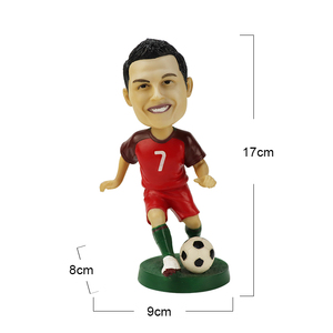 <span class=keywords><strong>Figura</strong></span> de Juguete de Resina Personalizada de <span class=keywords><strong>Cristiano</strong></span> <span class=keywords><strong>Ronaldo</strong></span>, Jugador de Fútbol, Pintada a Mano en 3D, Muñeco Cabezón, Estatua, Regalo Promocional, Super Artesanal - Product Image 2