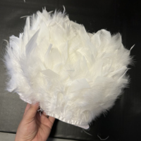 Fournitures en gros de garnitures en plumes de dinde teintes pour la chapellerie, accessoires vestimentaires, décoration de mariage, fournitures pour fêtes et événements, et artisanat DIY