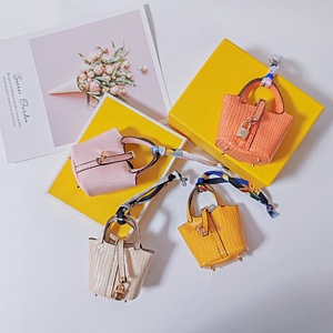 Mini colgante de cesta de verduras de PU, exquisito llavero para coche, monedero pequeño y bonito, accesorios creativos para auriculares, diseño expandible - Product Image 2