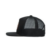 Gorra Trucker de Ala Plana al por Mayor con Logotipo de Parche de Cuero Redondo Personalizado, Malla Transpirable en la Parte Trasera, Gorra Snapback Estilo Vaquero Occidental Urbano