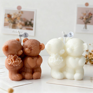 Vela Aromática con Forma de Oso Abrazado, Romántica, con Corazón y Flores, para Decoración de Bodas, Recuerdo para Parejas en San Valentín - Product Image 3