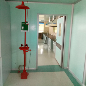 Estación de Lavado Facial y Ocular de Acero Inoxidable Montada en Pedestal para Hospitales, Laboratorios Industriales, Escuelas, Laboratorios Dentales, con Pedal - Product Image 1