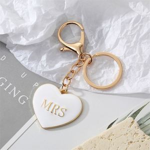 Llaveros de aleación ligeros para parejas, con dijes MR MRS, diseño circular sencillo, para bolso, regalos de San Valentín para amantes - Product Image 3