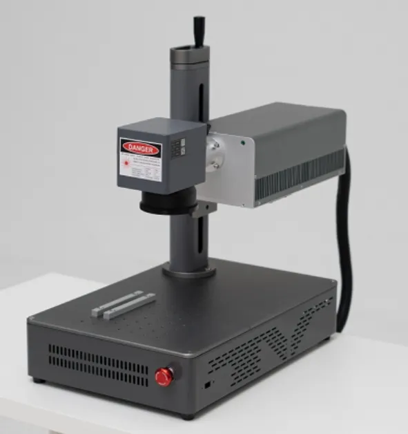 Machine de marquage laser UV portable verre métal non métallique pour divers industriels faciles à prendre avec un graveur de marquage de haute qualité