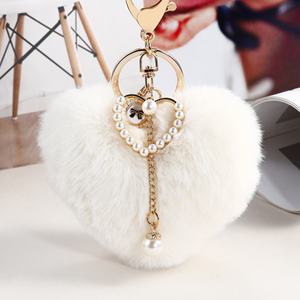 Porte-clés promotionnel en peluche cœur perlé mignon avec pompon en fausse fourrure, idéal pour sacs à dos, sacs à main, sacs et accessoires de voiture - Product Image 4