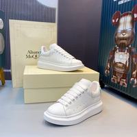 2026 Baskets décontractées de luxe originales de créateur rétro pour hommes et femmes, chaussures d'été et d'hiver, rehaussantes, en maille pour la marche