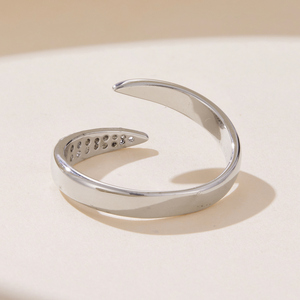 Anillo Moderno Plateado en Plata con Circonita Cúbica Engastada, Joyería de Moda Unisex para Uso Diario, Regalo - Product Image 2