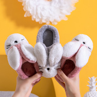 Pantoufles douces et confortables lumineuses en peluche pour enfants, motif lapin mignon, pour l'hiver, usage domestique et invités, vente en gros 2026