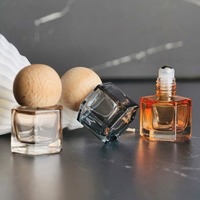Flacon roll-on hexagonal de 8 ml pour huiles essentielles et parfums, avec bille en verre et acier inoxydable – Stock fabricant