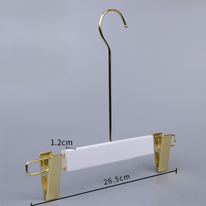 Offre Spéciale sur Cintres Classiques Modernes Personnalisables avec Logo, Crochets Dorés et Argentés, Pinces Métalliques, Cintres pour Pantalons et Jupes - Product Image 6