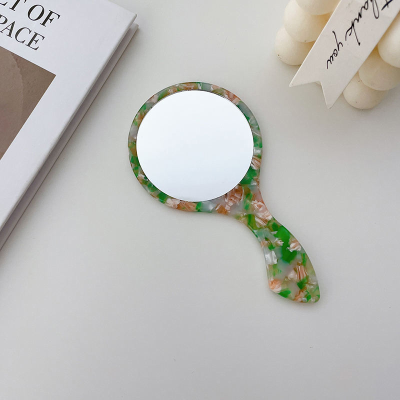 สีเขียว