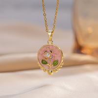Tendance Coloré Émail Charme Peinture À L'huile Style Naturel Perle D'eau Douce Fleur Goutte Pendentif Collier pour Femmes