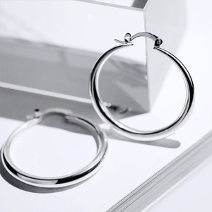 Pendientes de Aro Grandes y Lisos para Mujer, Diseño Redondo Simple, Accesorios para las Orejas de Uso Diario - Product Image 6