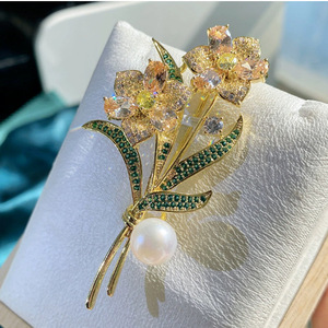 Broche de Flor de Rosa con Perlas y Diamantes Elegante y Exquisito, Broches de Moda para Mujer con Pedrería - Product Image 2