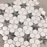 Carreaux de mosaïque hexagonale en pierre pour revêtement mural d'hôtels, villas, salons de thé et lieux de loisirs – Mosaïques Carrara Blanc
