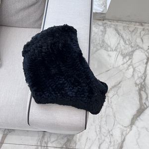 Set syal & topi bulu kelinci Rex untuk wanita - Product Image 6