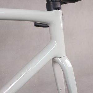 Cadre de vélo de route en fibre de carbone super léger à câblage interne personnalisé TT-X70 avec support de pédalier et patte de dérailleur UDH pour freins à disque - Product Image 2