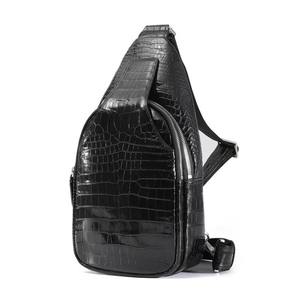 Sac de poitrine personnalisable en cuir de crocodile véritable pour homme, sac bandoulière OEM avec personnalisation d'échantillon - Product Image 1