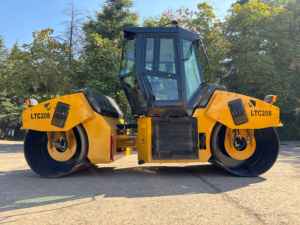 รถบดยางมะตอยแบบสองล้อคู่ 8 ตัน รุ่นใหม่ของจีน ขนาดเล็ก 8 ตัน พร้อมอะไหล่ เครื่องจักรอเนกประสงค์สำหรับโครงการขนาด 7 12 20 ตัน - Product Image 2