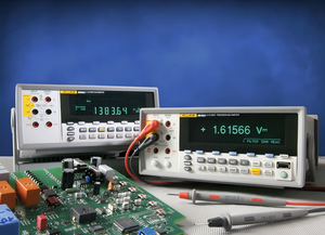 Multímetro Digital de 5.5 Dígitos con Doble Pantalla, Precisión de 0.015%, Resistencia de 4 Hilos, True RMS, Auto-Ranging, Rango de Corriente Máximo de 1000V CC 20mA-10A, Modelo 8808A - Product Image 3