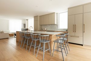 Ensemble d'armoires de cuisine Vermonhouzz en bois clair, personnalisable, gain de place, rangement intégré avec tiroirs, durable pour appartement, café - Product Image 2