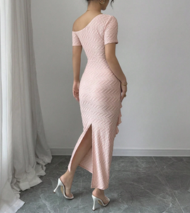 Abito lungo casual da donna elegante rosa cipria monospalla in jacquard testurizzato a maniche corte con fiocco decorativo e spacco posteriore, modello aderente - Product Image 2