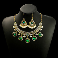 Ensemble de collier géométrique couleur or de luxe femmes Vintage tour de cou en cristal mariée mariage collier boucle d'oreille ensemble mode bijoux indiens