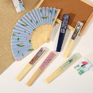 Abanicos Tradicionales de Bambú de 21 cm con Diseño Personalizado, Técnica de Tallado para Decoración del Hogar, Diseños de Ángeles y Animales, Año Nuevo - Product Image 5