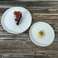 Assiette en céramique blanche créative pour cuisine occidentale, assiette de petit-déjeuner, assiette à gâteau, assiette de style nordique, plat en céramique