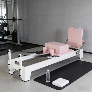 เครื่องรีฟอร์มเมอร์พิลาทิส ยี่ห้อ Core Bed ทำจากหนังสีชมพูและไม้โอ๊ค สำหรับใช้ในสตูดิโอออกกำลังกายและที่บ้าน กำลังลดราคา - Product Image 5
