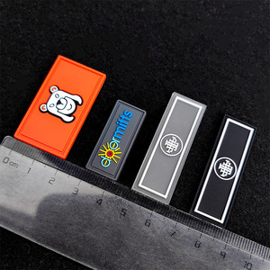 Tùy chỉnh 3D mềm PVC Logo Nhiệt Báo Chí nổi Silicone trong suốt rõ ràng cơ sở Màu sắc PVC cao su các bản vá lỗi Velcro may trên quần áo - Product Image 2