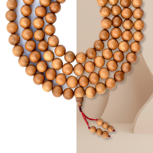 Perles de santal sculptées Riddhi Siddhi en vrac et perles bouddhistes rondes, couleur brun doré foncé naturel du Rajasthan, pour la fabrication de bijoux - Product Image 1