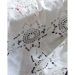 Couvre-lit en lin doux Annacremona avec inserts en crochet blancs, imprimé jacquard, personnalisable (King, Queen, Double), en polyester, pour la maison - Product Image 3