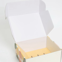 Boîte d'expédition en carton blanc avec insert personnalisé, estampage à chaud, pour abonnement et cadeaux d'anniversaire, vente directe usine