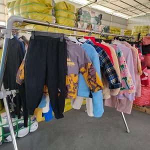 Ropa Infantil de Invierno C03 Usada, Alta Calidad, Limpia al 90%, Abrigos, Chaquetas y Pantalones de Colores Variados, Venta al Por Mayor - Product Image 5