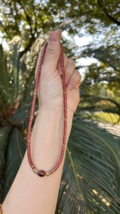 Collier délicat en <span class=keywords><strong>perles</strong></span> de jaspe rouge <span class=keywords><strong>Heishi</strong></span> avec entretoise dorée, collier en pierres <span class=keywords><strong>naturelles</strong></span> fait à la main pour fille - Product Image 4