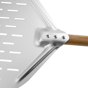 Espátula perforada para transferir pizza, cuadrada, de aluminio, 67.5X29.5 cm, con mango de roble, para hornear pizza. - Product Image 5