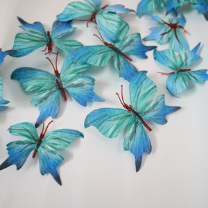 Décoration murale colorée en mini papillons artificiels en soie pour événements romantiques, mariages et fonds de scène de la Saint-Valentin en Chine - Product Image 1