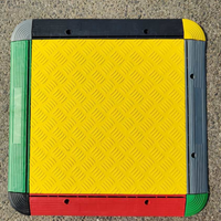 Über 5 Jahre Garantie Hochbelastbarer 40x40x1,8cm Modularer Klick-Isolierter PP Industrieboden für Krankenhäuser und Schulen
