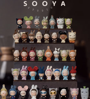 Figurines d'anime Sooya Studio Beans Sooya & M Stand Studio Mini Sooya Beans en boîtes mystères pour la décoration de bureau - Vente en gros authentique