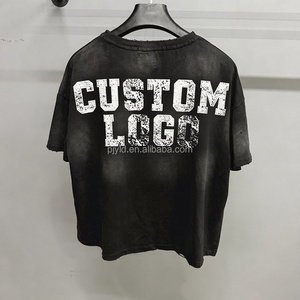T-shirt Vintage Nera Effetto Acido con Strappi, Stampa Grafica Personalizzata, Scollo Grezzo con Fori, Vestibilità Boxy, Stile Streetwear - Product Image 6