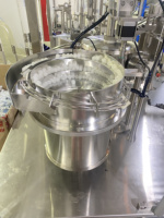 Machine de remplissage de seringues automatique pneumatique à commande PLC pour pommades vétérinaires, applications chimiques et cosmétiques, garantie 1 an