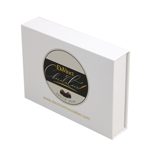 Cajas de Embalaje de Cartón para Ropa de Lujo Personalizadas, Caja de Regalo Magnética Blanca Mate con Inserto de PET - Product Image 2