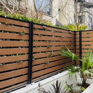 แผงรั้วสวน WPC ตก<span class=keywords><strong>แต่ง</strong></span>ทันสมัย พร้อมเสาอะลูมิเนียม แผงกั้นความเป็นส่วนตัวแบบคอมโพสิต สำหรับวิลล่า - Product Image 1