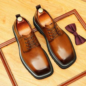 Chaussures en cuir grande taille pour hommes, chaussures de ville formelles, chaussures Derby noires de qualité supérieure, style polyvalent et tendance pour hommes - Product Image 1