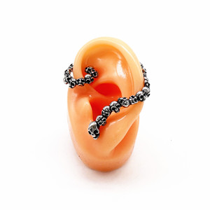 Pendientes de aro yúnique con diseño de calavera de acero de titanio para fiestas, joyería de moda - Product Image 1